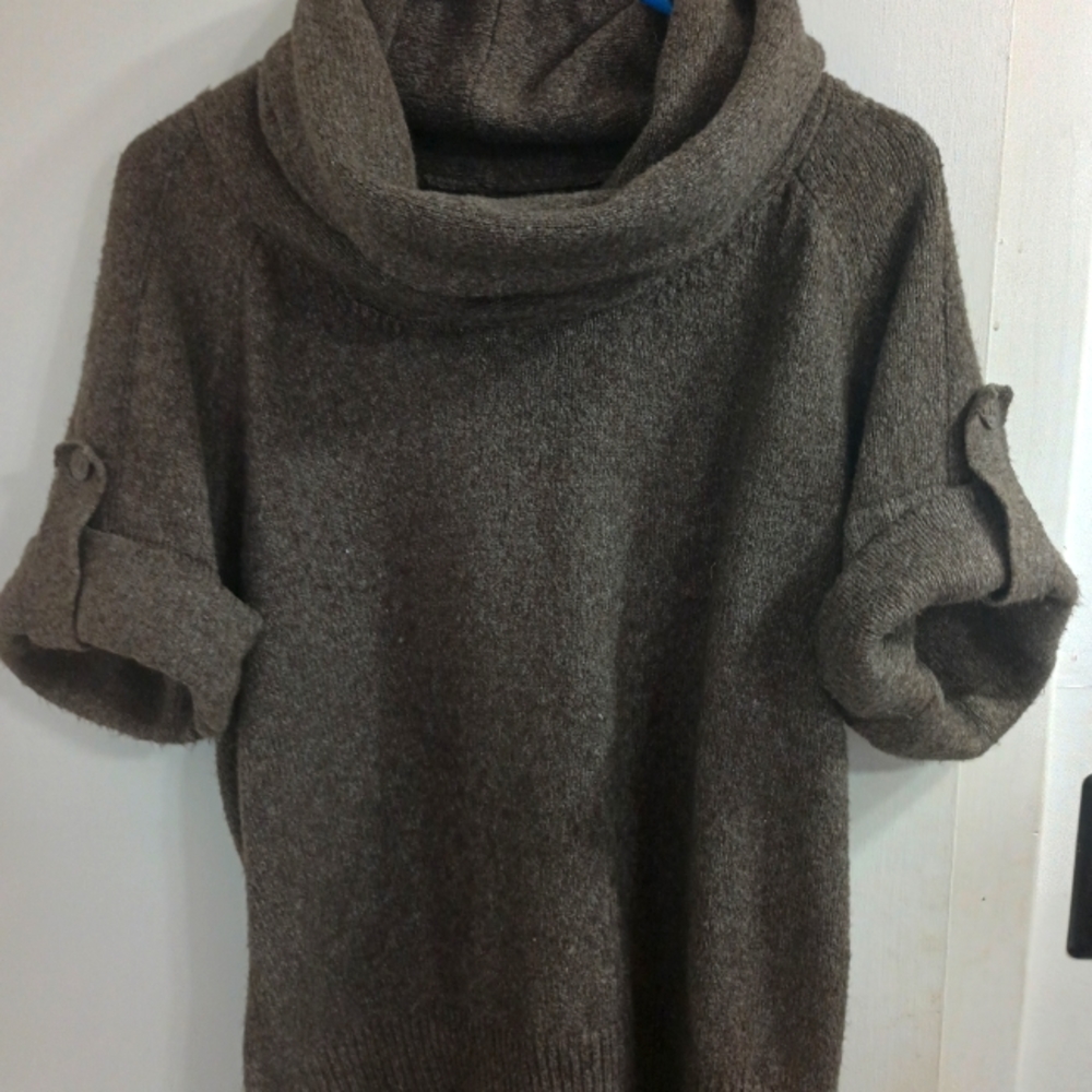 Women's Small cowl neck short sleeve sweater